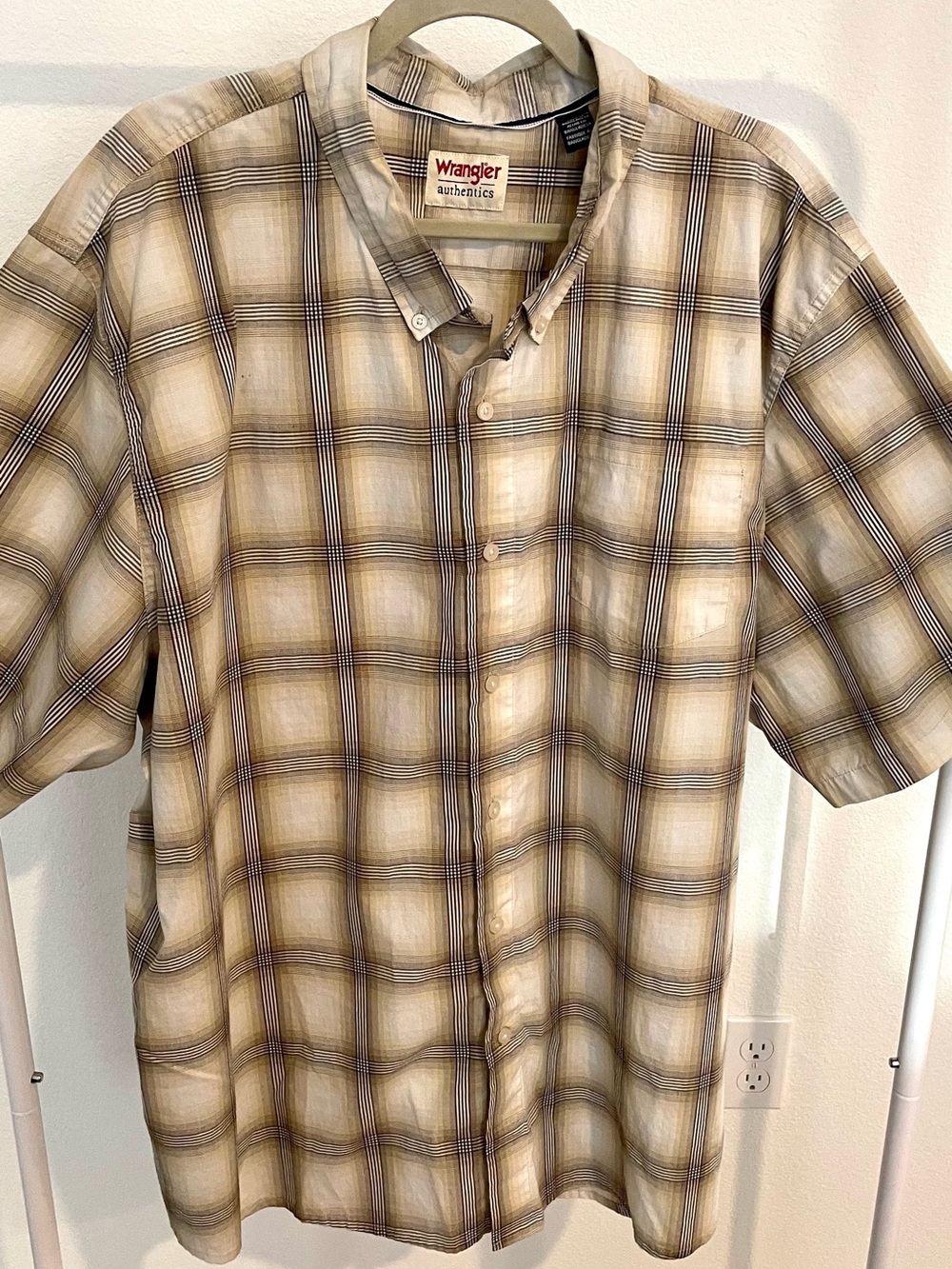 Wrangler Beige and Brown Plaid Short Sleeve Button-Down Shirt